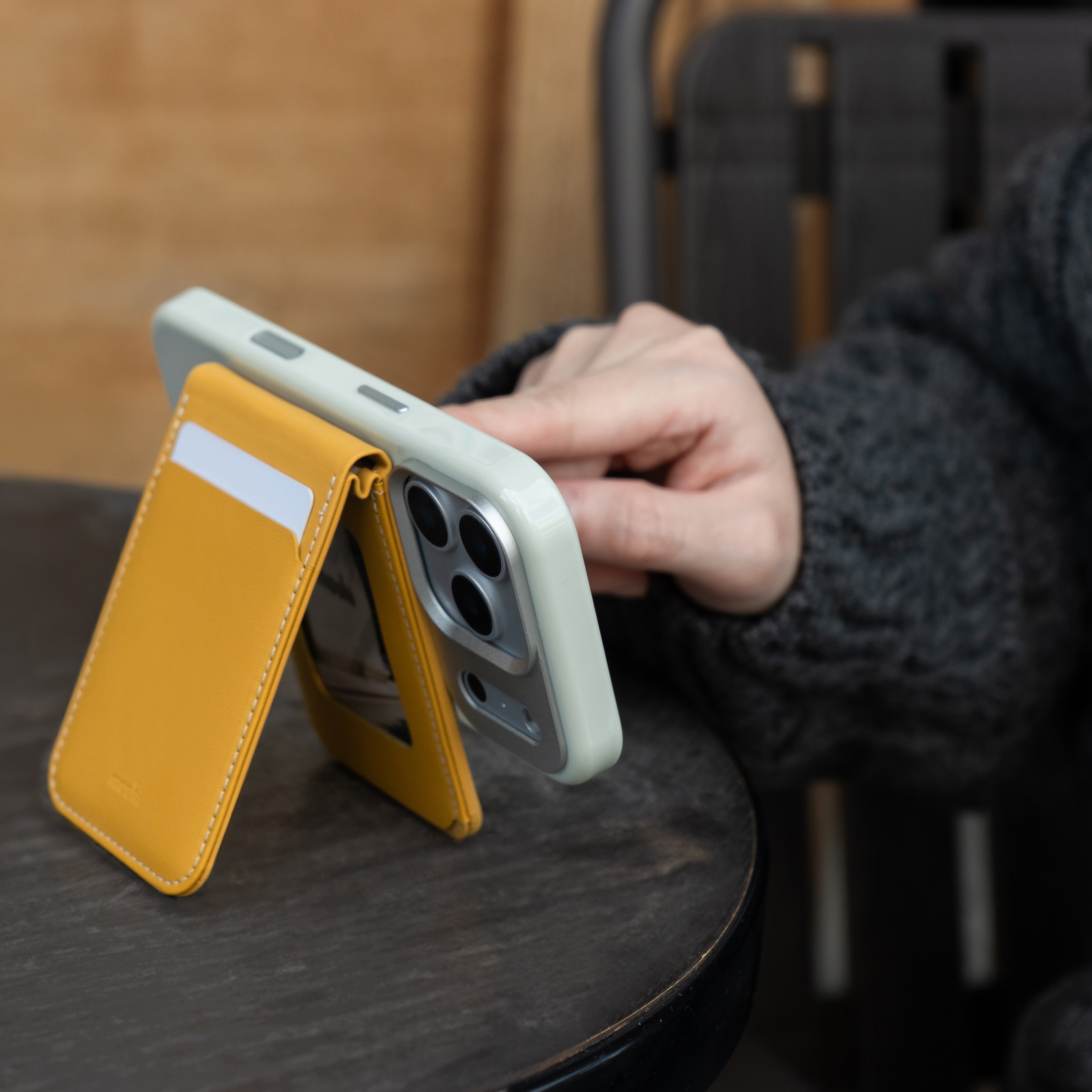 Magnetic Mirror Wallet Stand - Midnight Blue