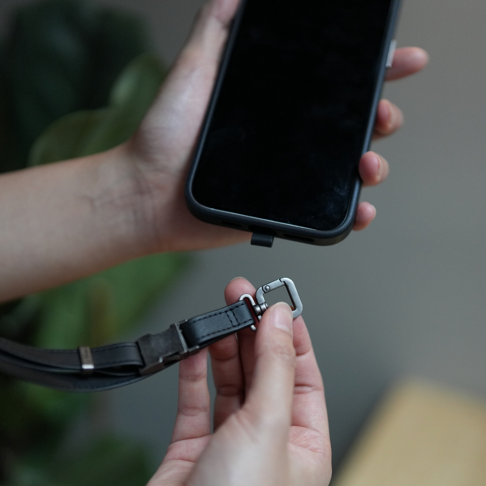 2-in-1 Wrist/Body Strap - Black